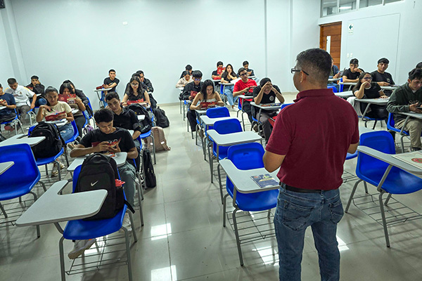 El CIP Moyobamba promueve la colegiación profesional en universidades de la región
